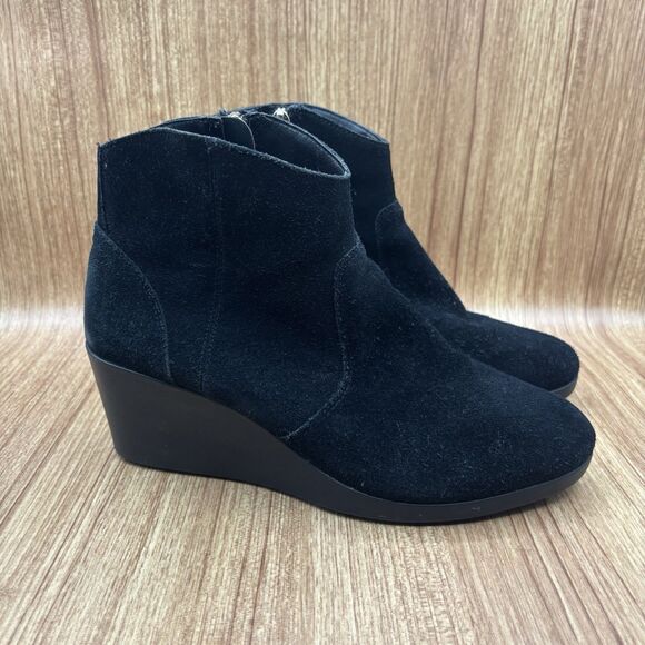 CROCS Leigh Black Suede Wedge Ankle Chelsea Boot Bootie Women’s Size 9.5 - Picture 1 of 9